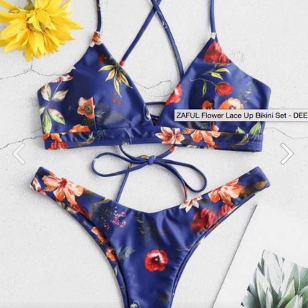 Bikinis - Picture 4 of 5